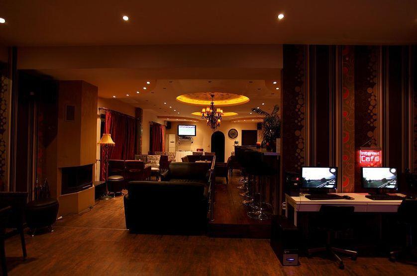 Pantheon Hotel & Suites Nerotriviá Екстериор снимка